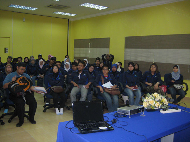 STUDENTS FROM UITM SHAH ALAM VISIT ON 15TH APRIL 2011 – Berjaya